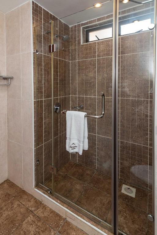 Vannituba majutusasutuses Lenana Suites