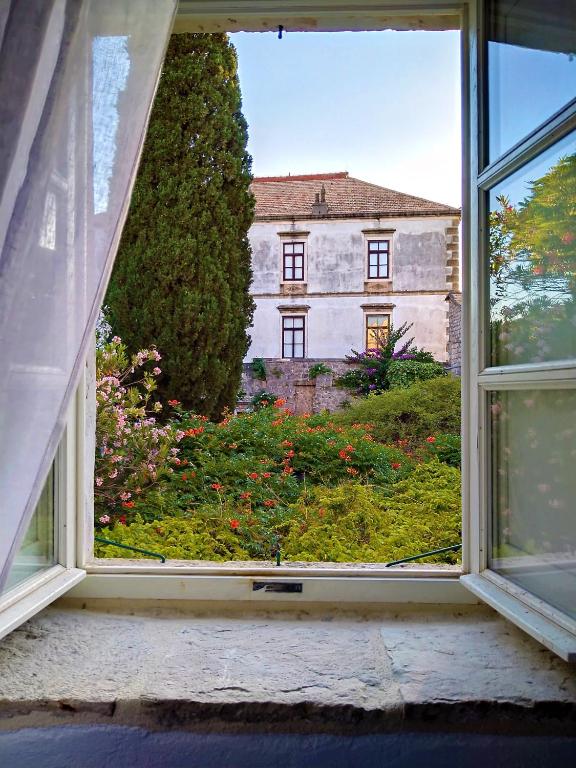 Vonkajšia záhrada v ubytovaní Revelin Hvar