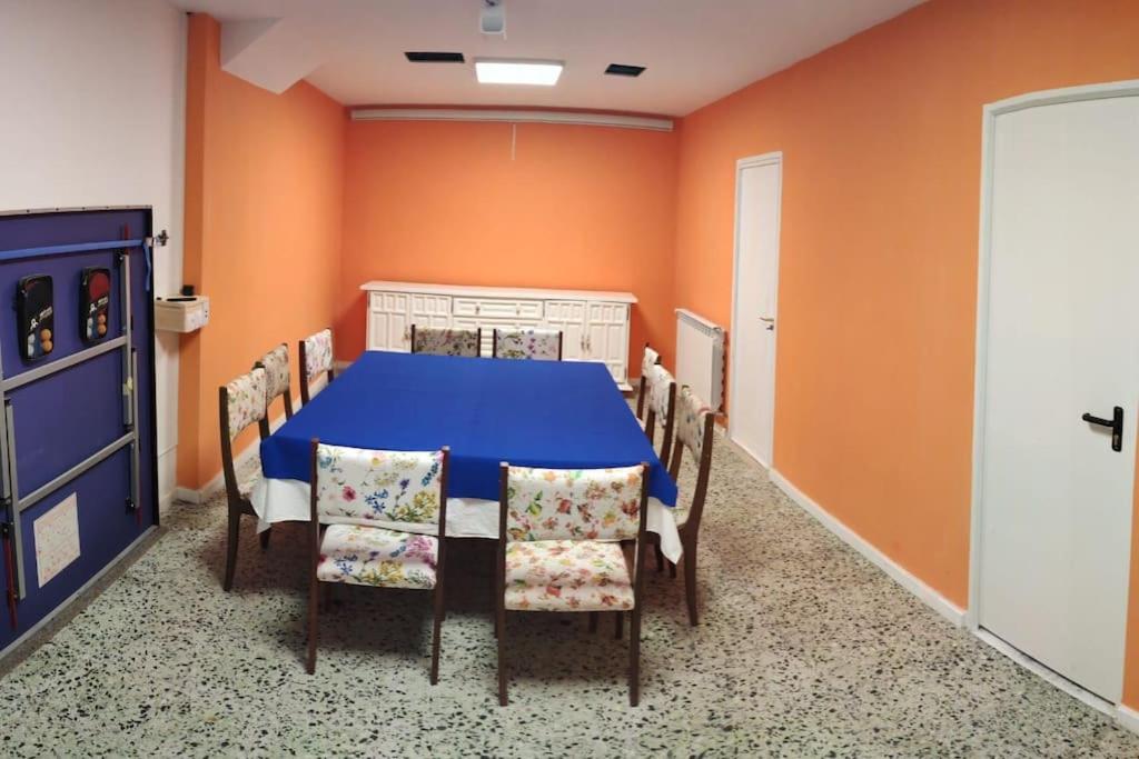 A seating area at Casa Carmiña: Casa para pequeños grupos en el corazón de Galicia