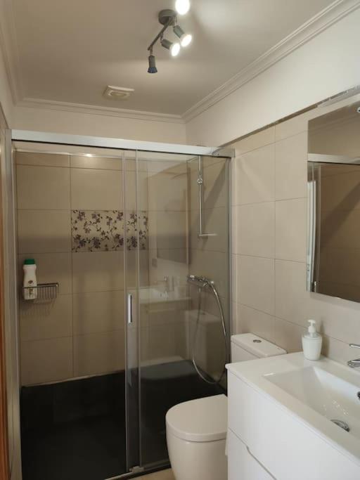 A bathroom at Casa Carmiña: Casa para pequeños grupos en el corazón de Galicia