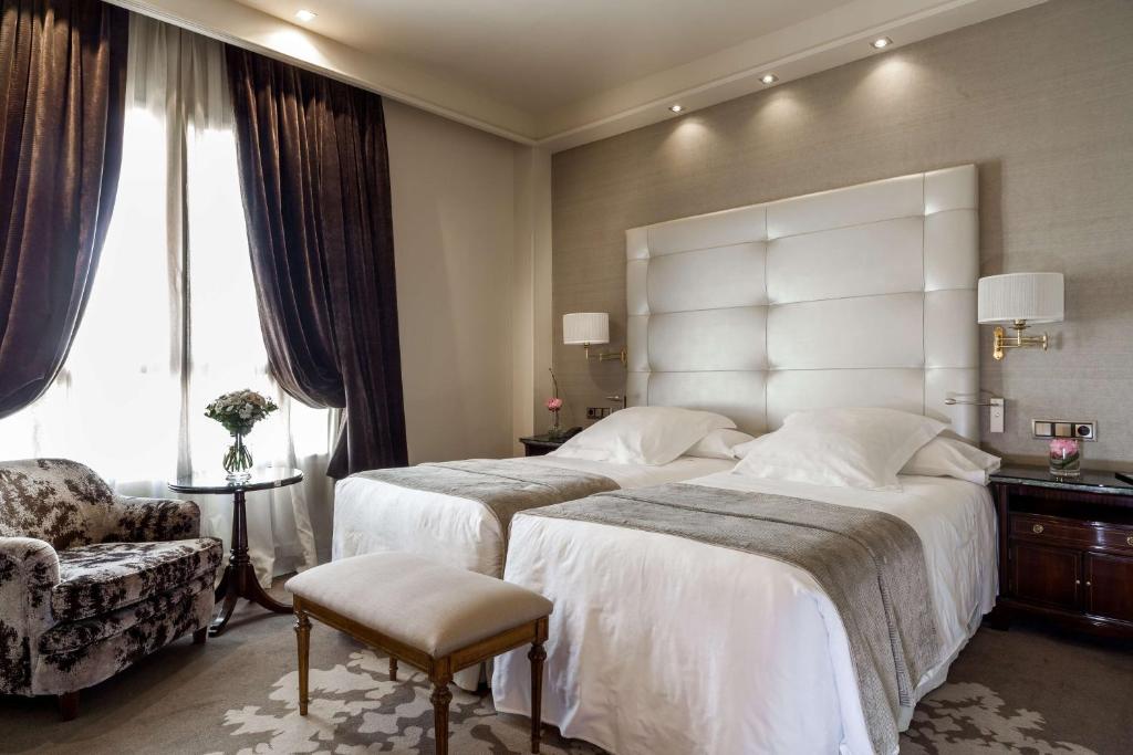 Postel nebo postele na pokoji v ubytování Wellington Hotel & Spa Madrid