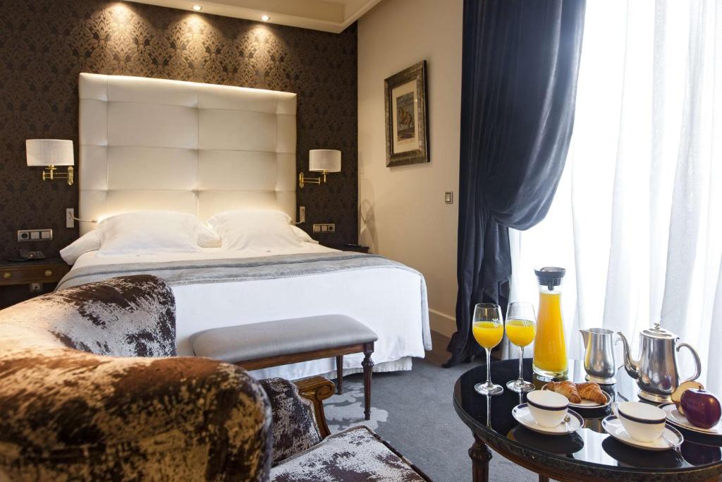 
Superior Double Room with Terrace - The Wellington Club
