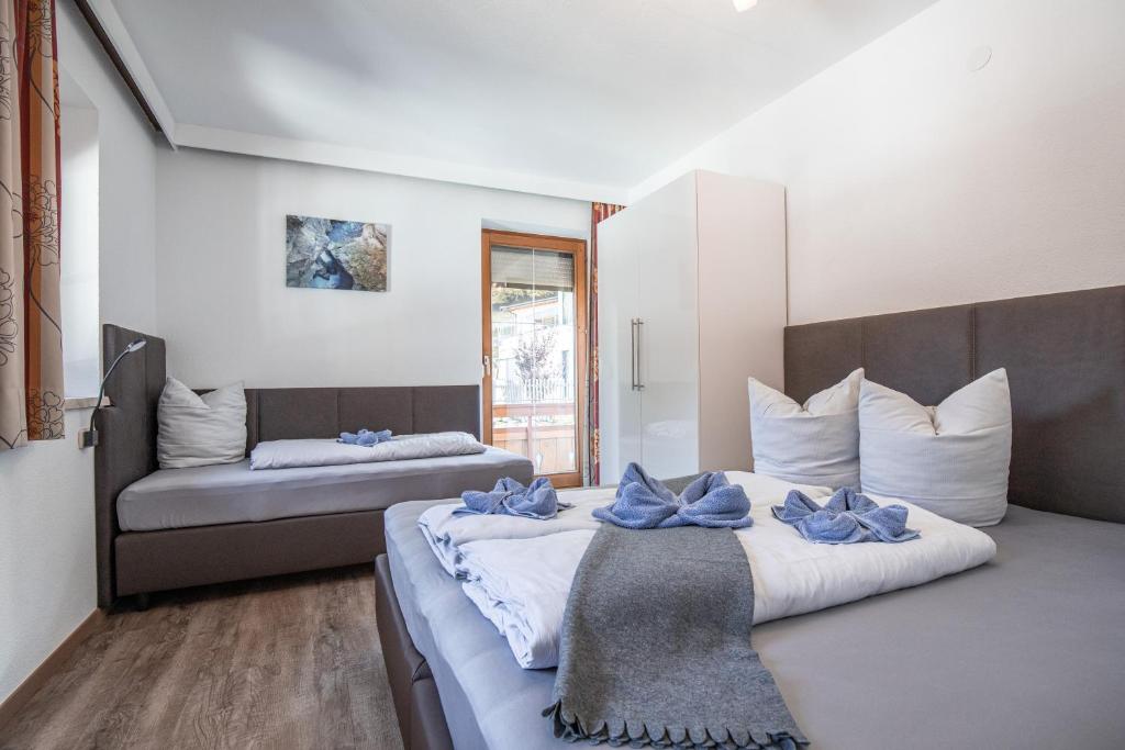 A bed or beds in a room at Sportapart Schweighofer Ski-in & Ski-out