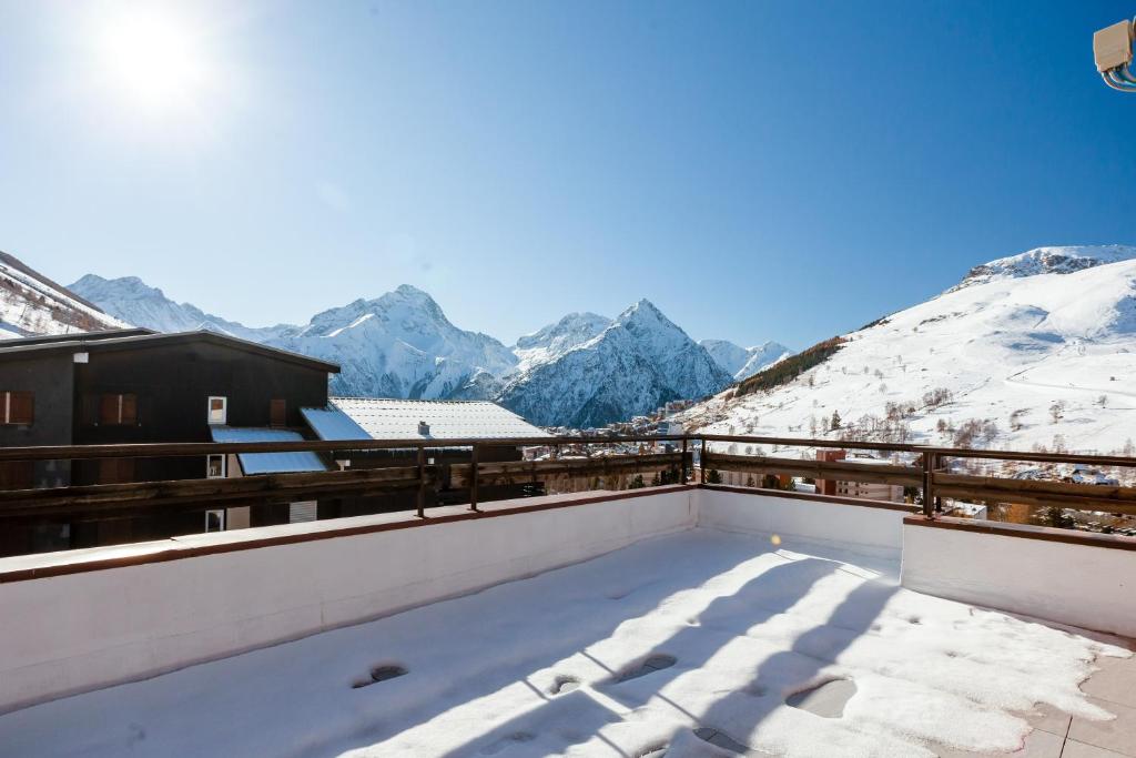Nespecifikovaný výhled na hory nebo výhled na hory při pohledu z hotelu