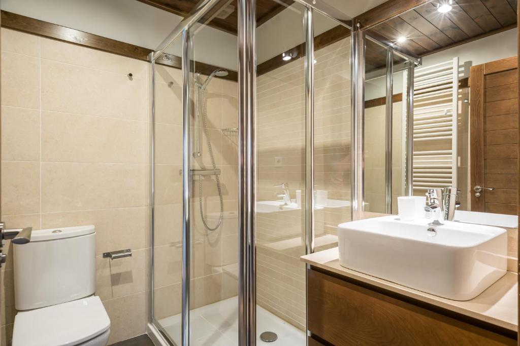A bathroom at Tulmas by Totiaran