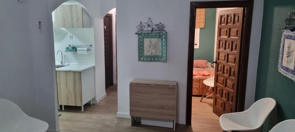 a room with a sink and a bathroom with a mirror at Apartamento 309 frente al mar en Alcossebre in Alcossebre