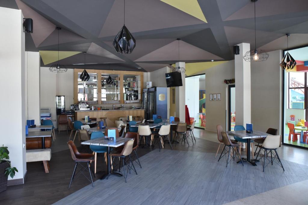 Restaurace v ubytování Apartman LUCIJA 9D57 Kraljevi Cardaci