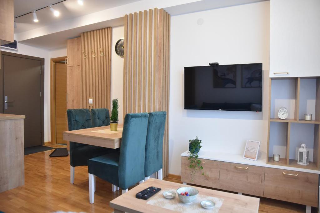 TV a/nebo společenská místnost v ubytování Apartman LUCIJA 9D57 Kraljevi Cardaci