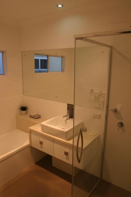 Ein Badezimmer in der Unterkunft Clearwater Motel Apartments