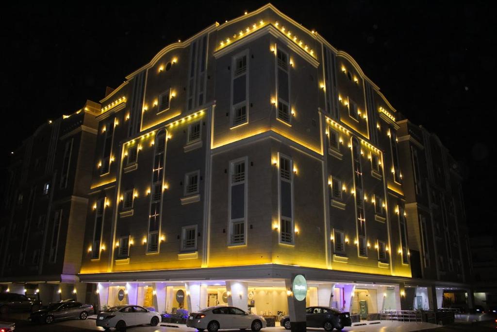 Bangunan di mana terletaknya aparthotel ini