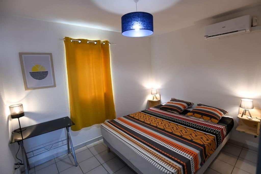 Postel nebo postele na pokoji v ubytování 972D5 - Sinobol - Appartement F3 40m2 vue ville