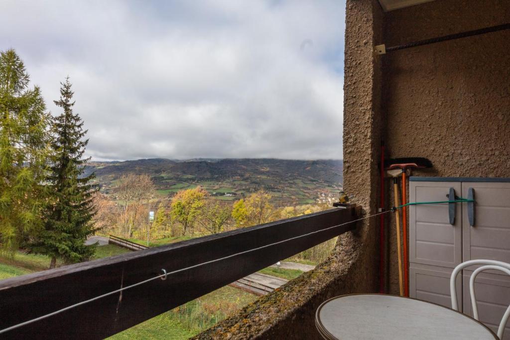 a balcony with a view of a mountain at Les Narcisses - aux pieds des pistes in Saint-Léger-les-Mélèzes