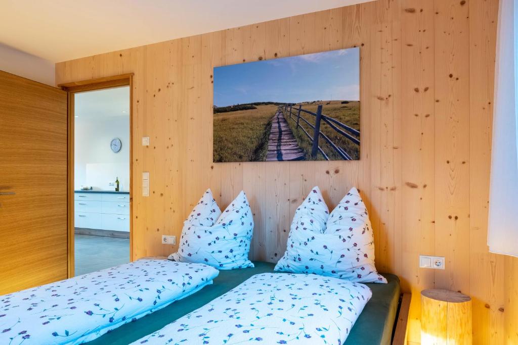 Postel nebo postele na pokoji v ubytování Mittnackerhof Apartment Ringelblume