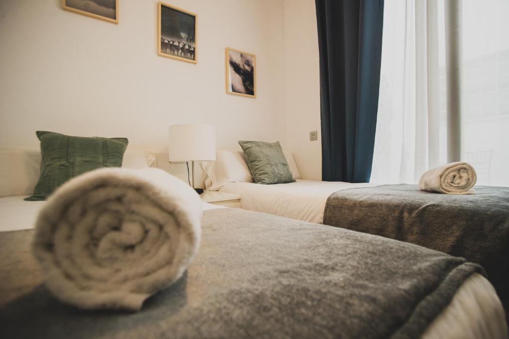 Postel nebo postele na pokoji v ubytování AZZ Sevilla Torre de la Plata Apartamentos
