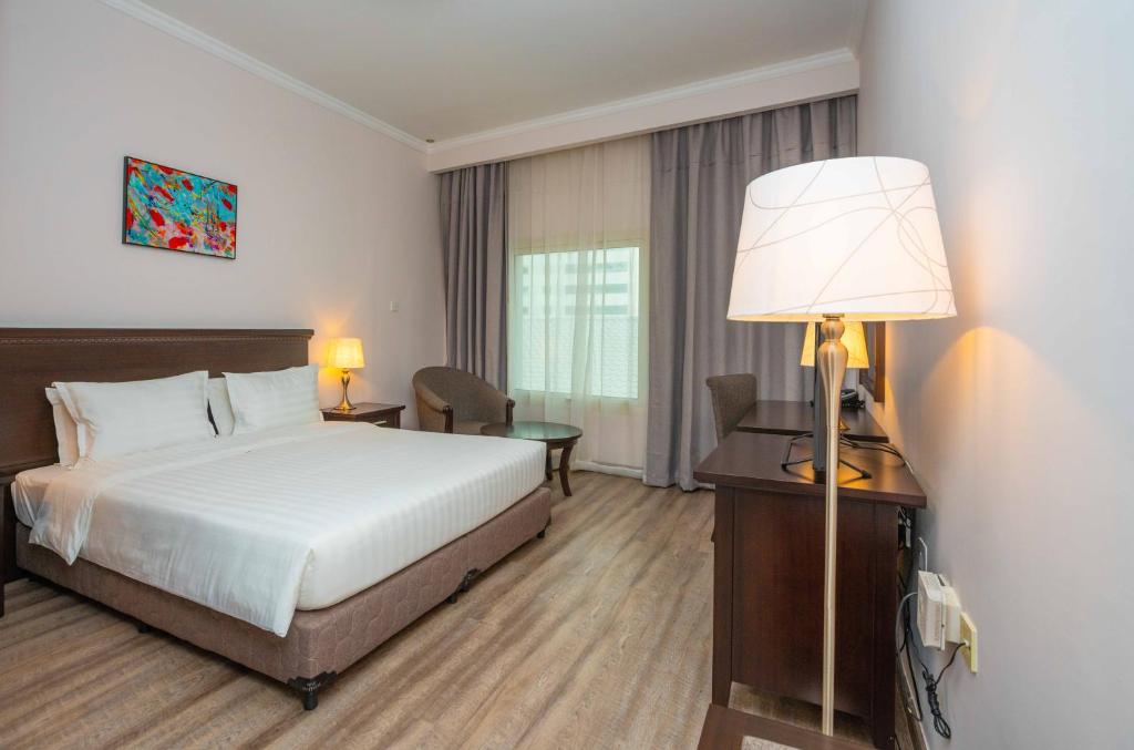 Letto o letti in una camera di Ezdan Hotel, Residences