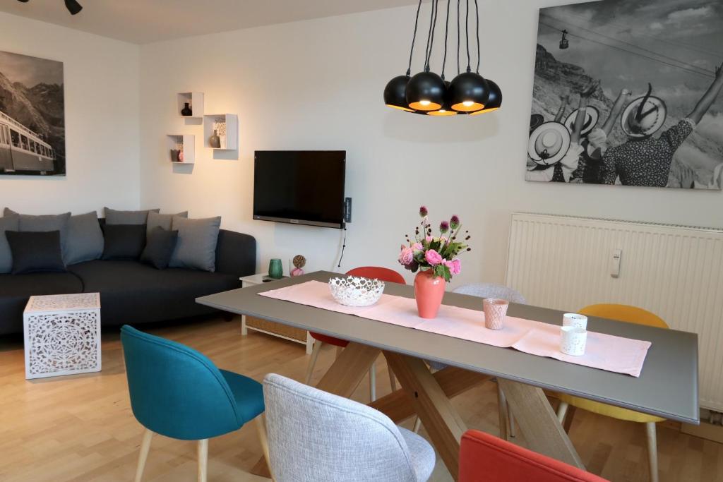 a living room with a table and chairs at Ferienwohnung Frischluft in Garmisch-Partenkirchen