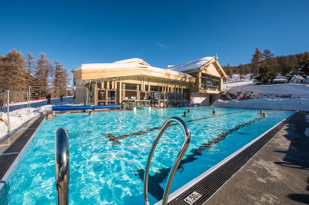 Bazén v ubytovaní Studio 24m2, 1 chambre pied des pistes alebo v jeho blízkosti