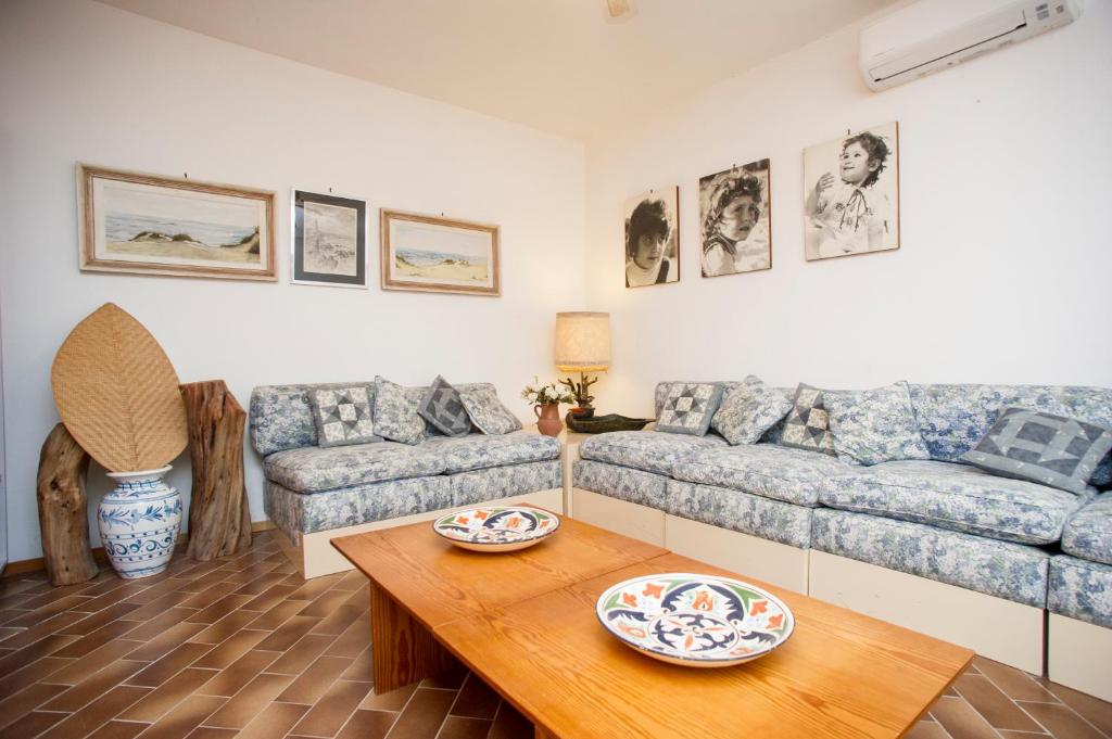A seating area at Villino Norsi