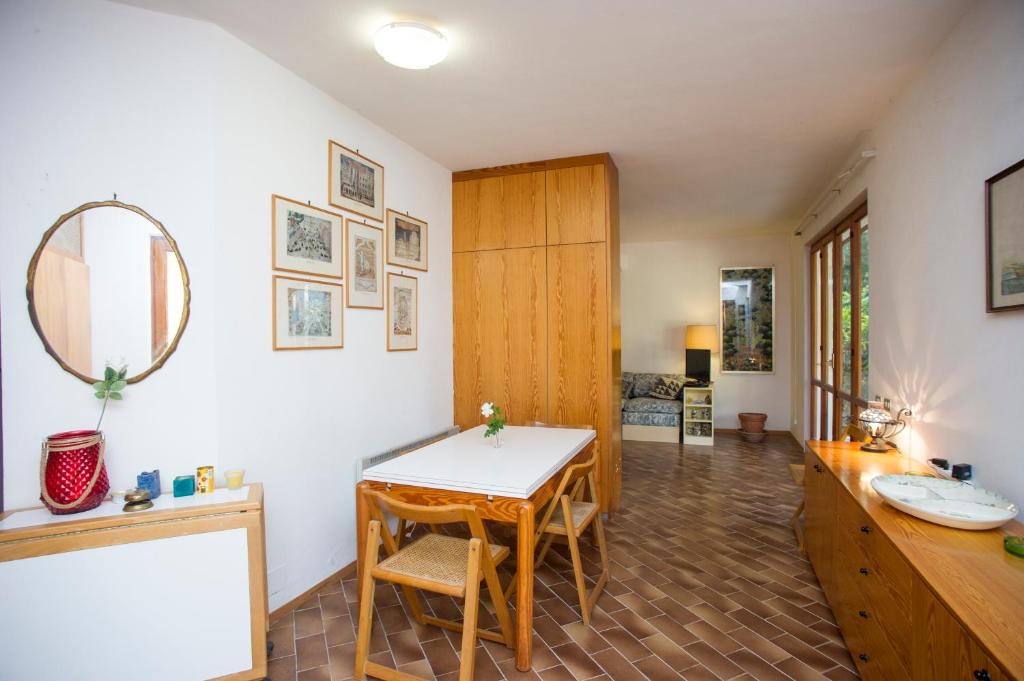A seating area at Villino Norsi