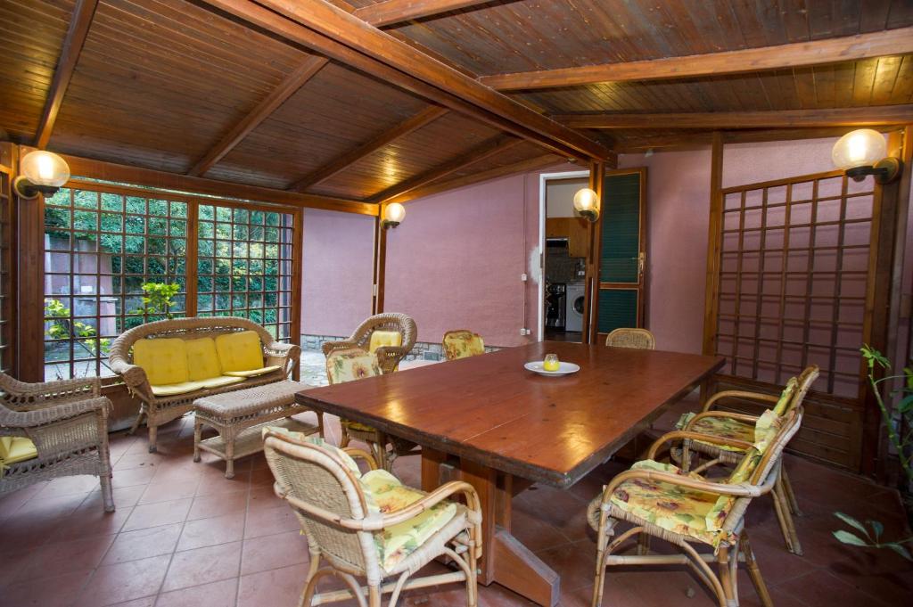 A seating area at Villino Norsi