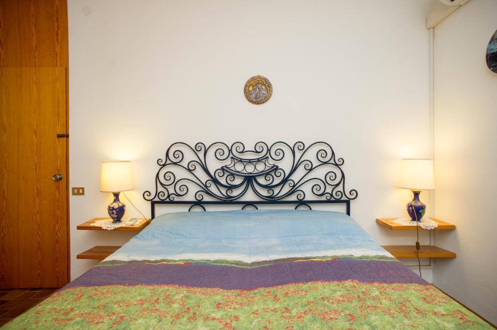 A bed or beds in a room at Villino Norsi