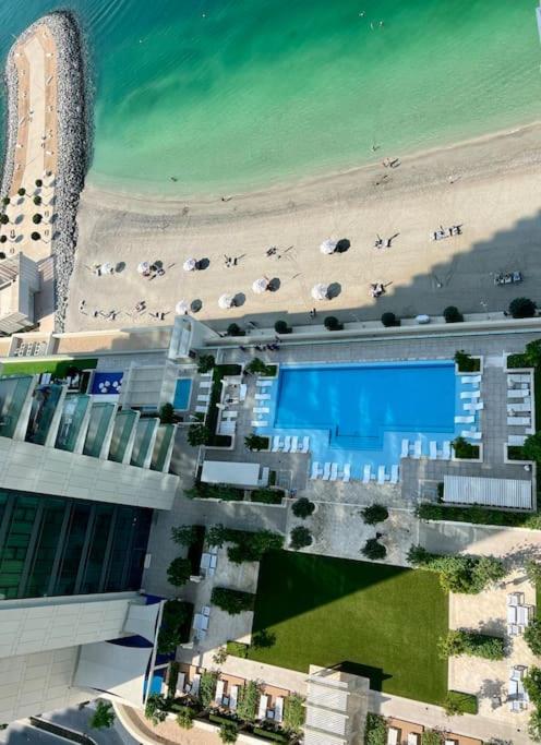 Fotografie z fotogalerie ubytování Luxurious Beachfront Apartment v Dubaji