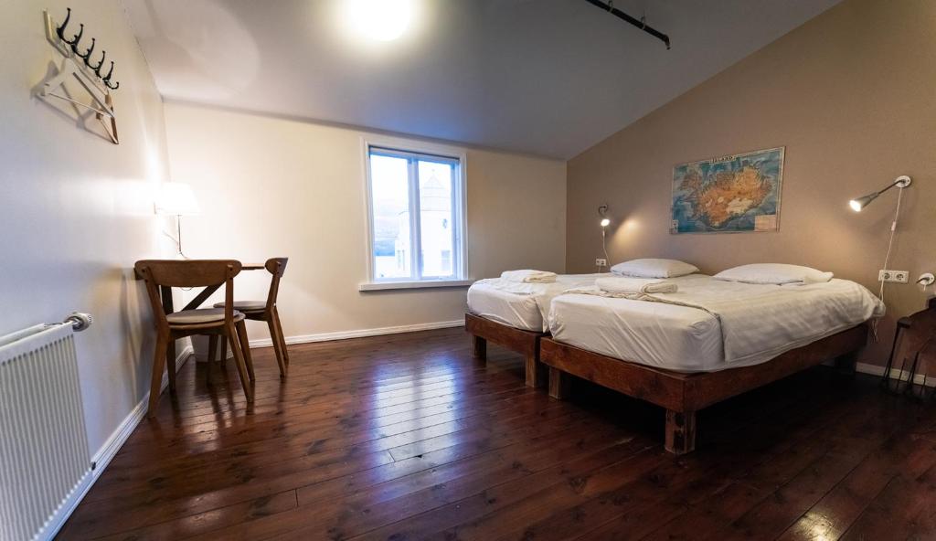 Postel nebo postele na pokoji v ubytování Akureyri Backpackers