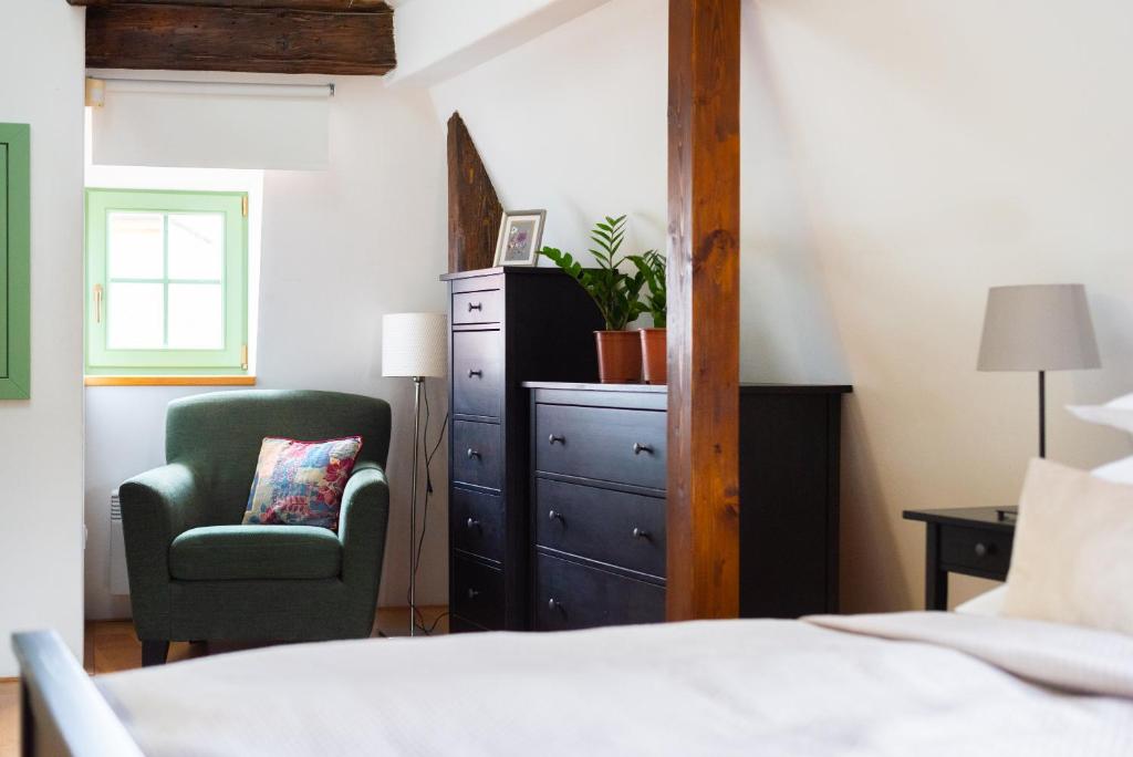 Nobles Apartments - Two-Bedroom Apartment