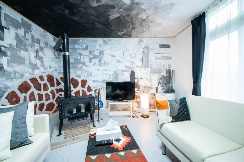 TV a/nebo společenská místnost v ubytování Otaru Shikkui Cottage