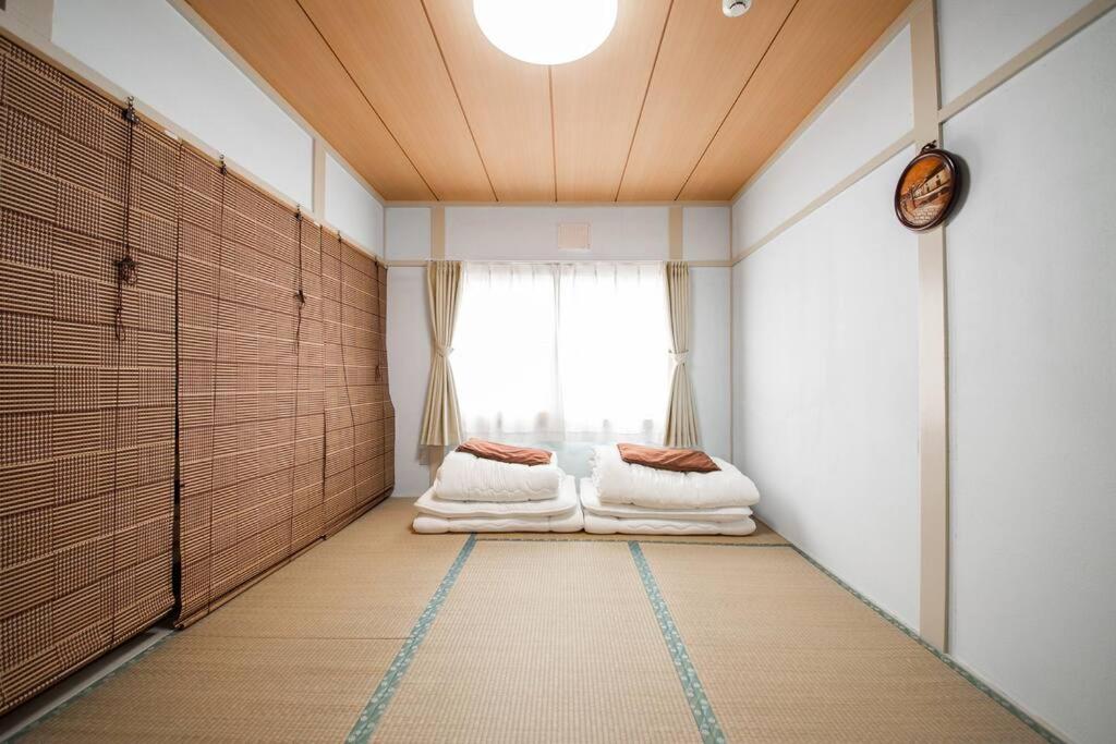 Postel nebo postele na pokoji v ubytování Otaru Shikkui Cottage