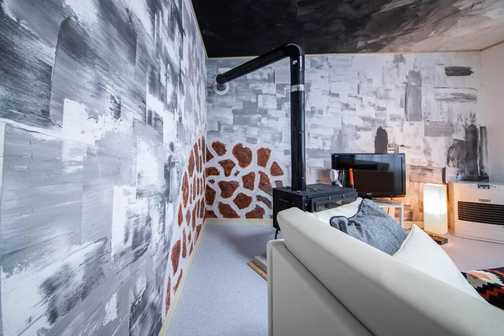 TV a/nebo společenská místnost v ubytování Otaru Shikkui Cottage