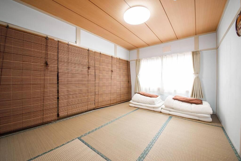 Postel nebo postele na pokoji v ubytování Otaru Shikkui Cottage