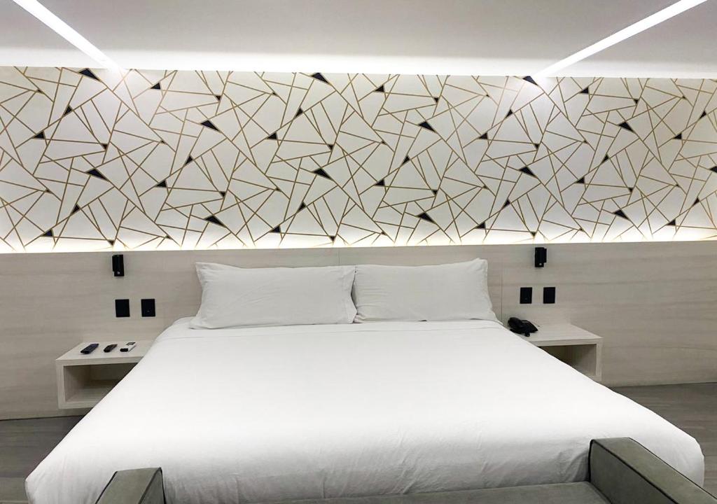 Postel nebo postele na pokoji v ubytování The Andy Hotel