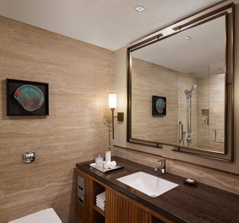 Taj City Centre New Town, Kolkata - Deluxe Room Kingsize -Bett