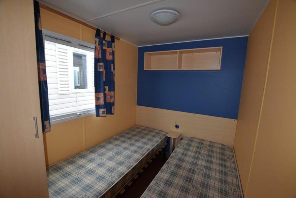 Postel nebo postele na pokoji v ubytování Sabiñanigo Camp & Hotel