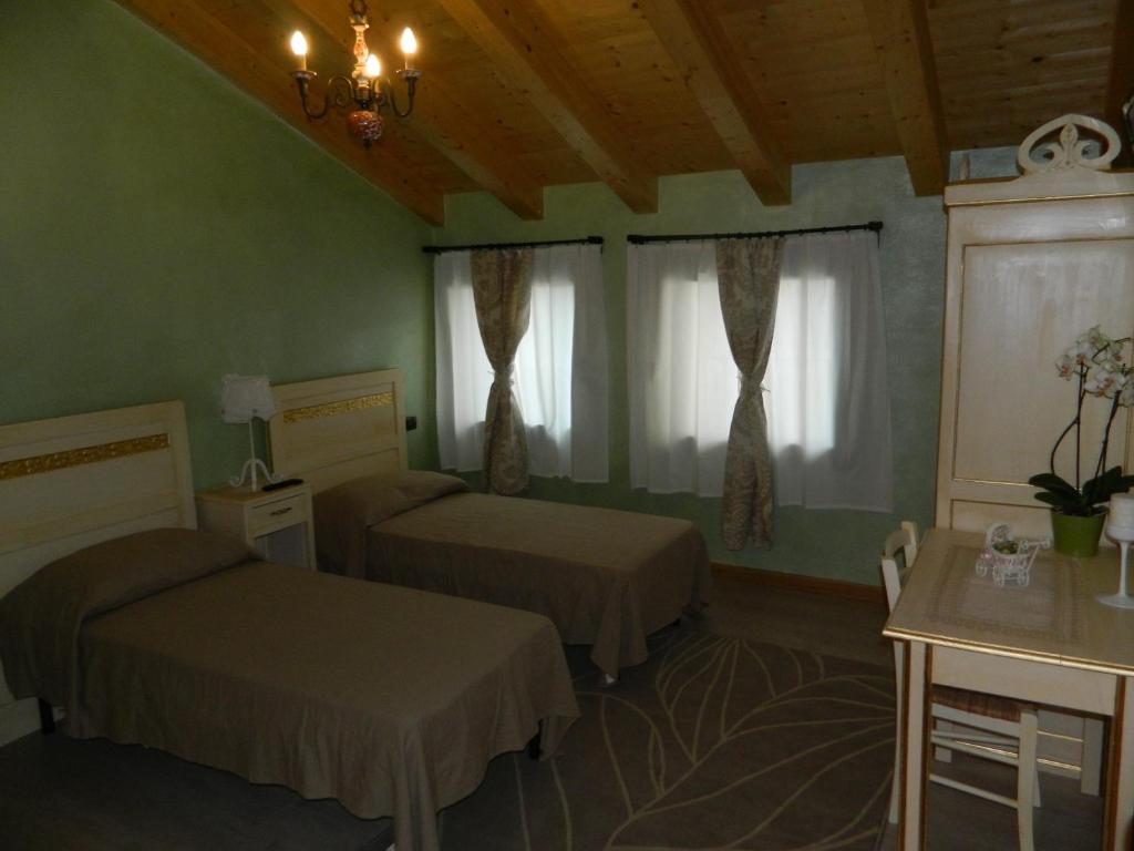 A bed or beds in a room at Affittacamere Ai Fiori