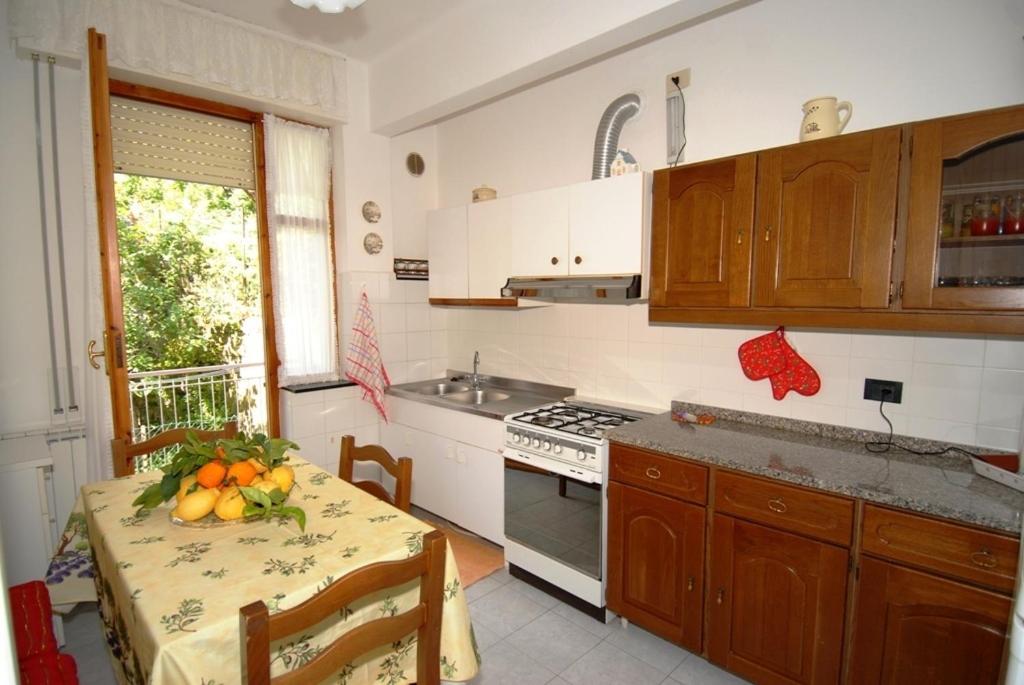 a kitchen with a table with a bowl of fruit on it at Apartment Vincenzina in Monterosso al Mare