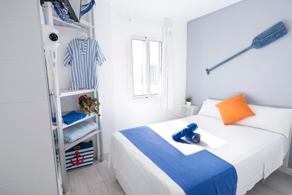 Postel nebo postele na pokoji v ubytování Hostel Neon Tenerife