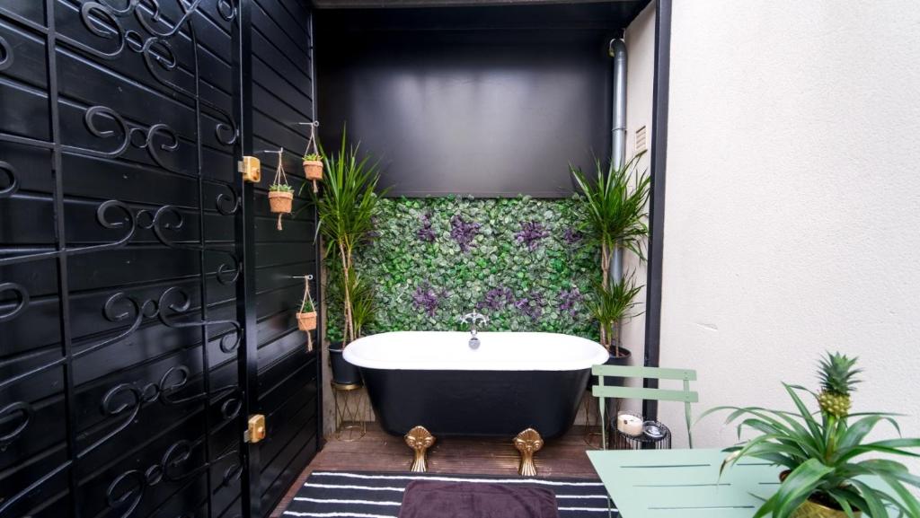 Luxury Copacabana proche Orly et Paris avec baignoire extérieur - One-Bedroom Villa