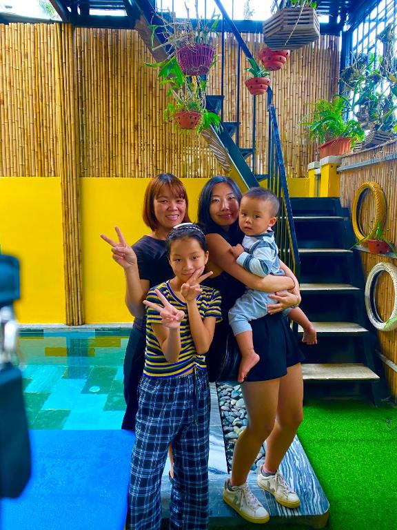 Děti v ubytování An Bang Sea Adventure Homestay Hoi An
