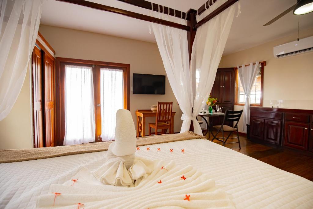 Postel nebo postele na pokoji v ubytování Hidden Jewel Boutique Hotel