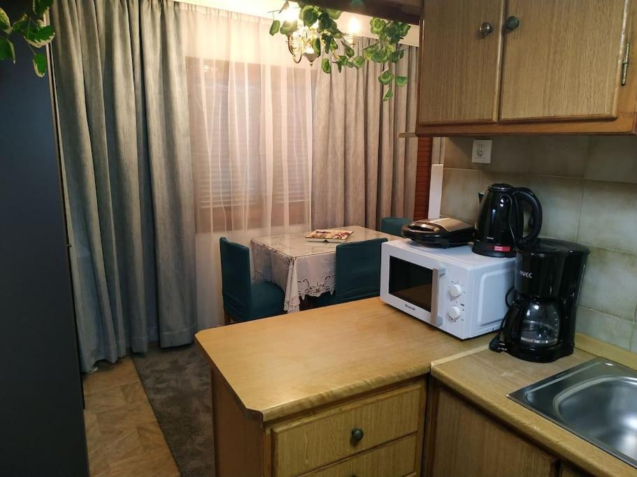 Kuchyňa alebo kuchynka v ubytovaní Linda's house 2