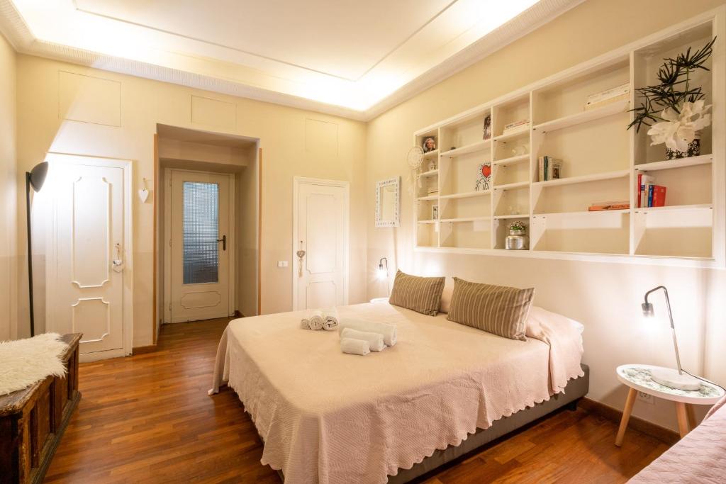 a bedroom with a large bed in a room at Colosseo Ohana Suite in Rome