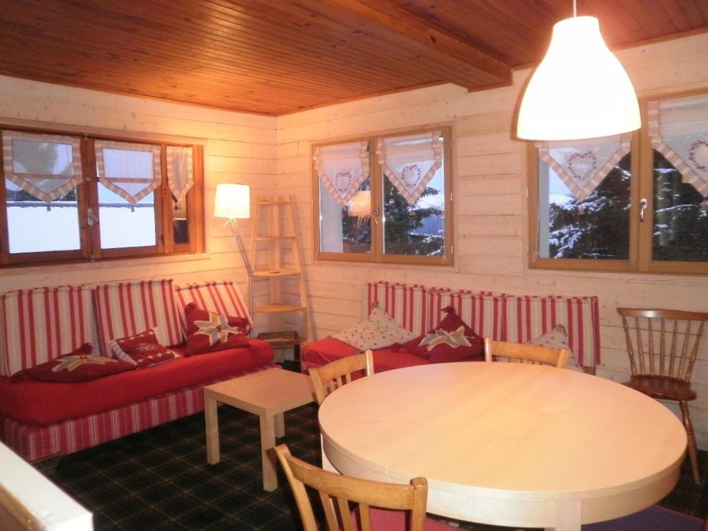 a room with a table and chairs and a couch at Appartement au pied des pistes in Saint-Lary-Soulan