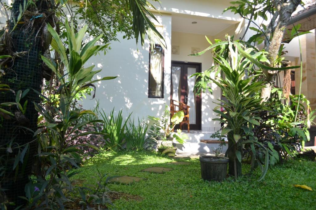 Zahrada ubytování Wijaya Guest House Ubud