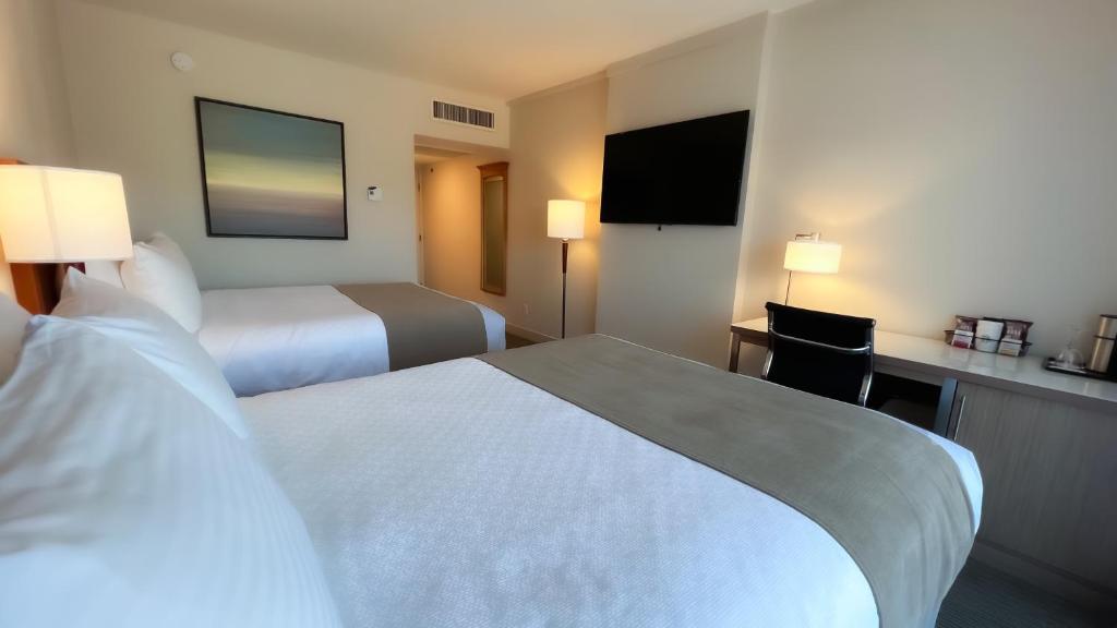 Postel nebo postele na pokoji v ubytování Coast Capri Hotel