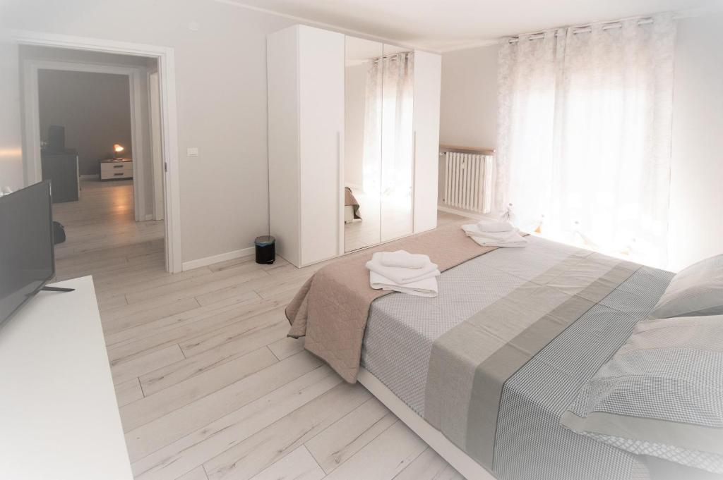 Łóżko lub łóżka w pokoju w obiekcie Appartamento Copernico