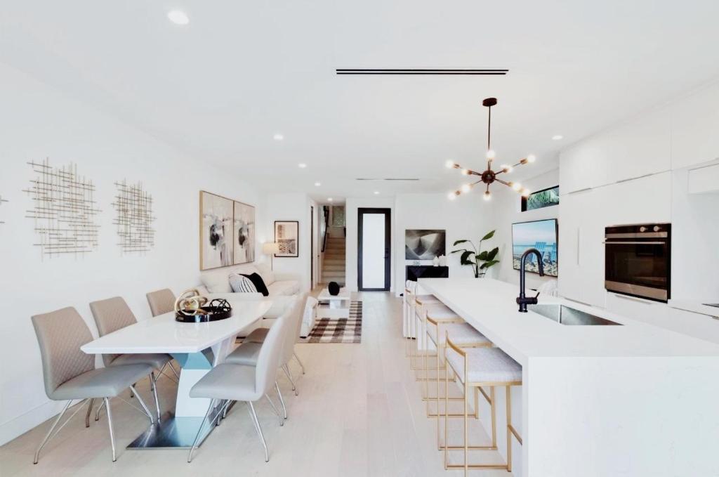 Photo inspiration: Fresh Look at Luxury Villa In Design District Heated Saltwater Pool Miami Updated