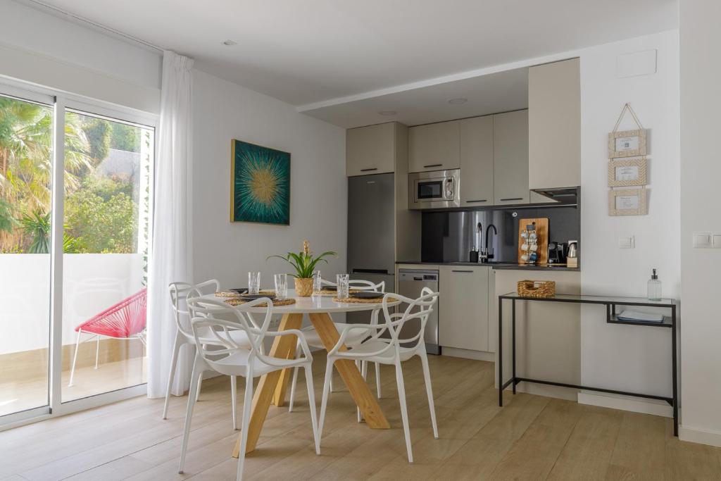 Kuchyňa alebo kuchynka v ubytovaní Spacious & Quiet apartment by HelloMalaga - AZAHAR