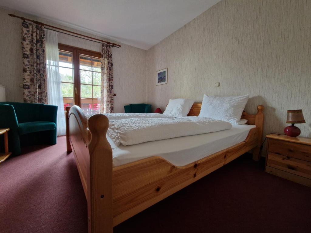 Postel nebo postele na pokoji v ubytování Hostel zum Löwen